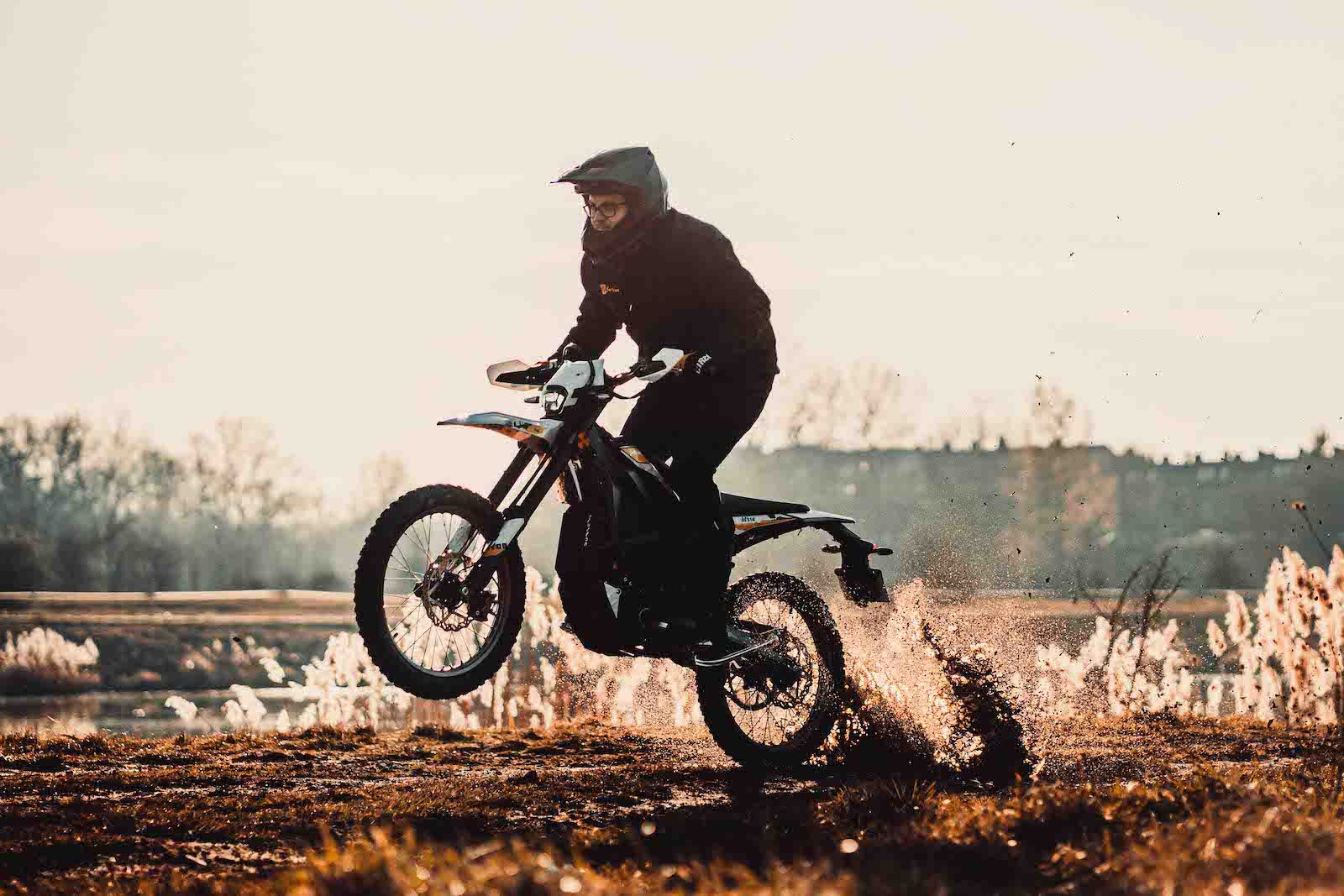 Electric Dirt Bike Battery Swapping vs Fast Charging: Which Is Better?